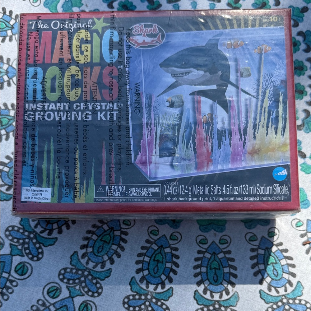 Magic Rocks Instant Crystal Growing Kit - Picture 3 of 5